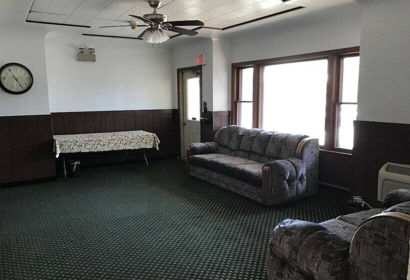 فندق Budget Inn Marinette