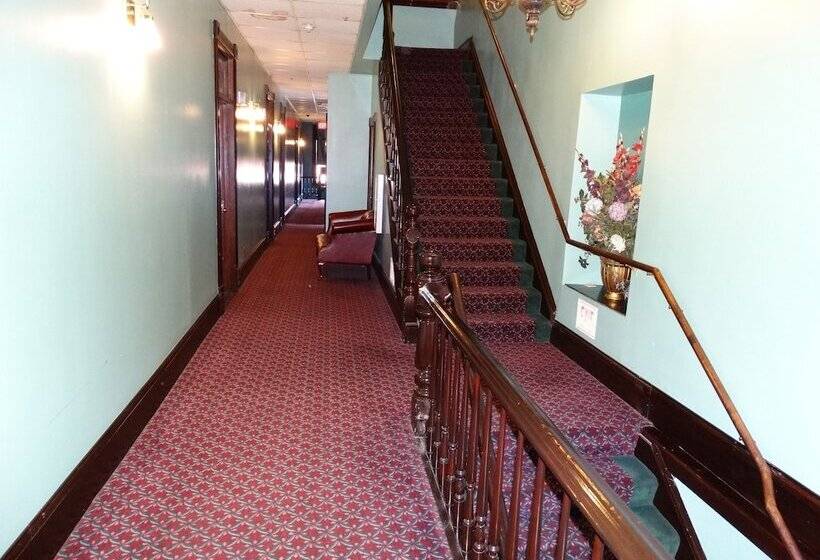 هتل Historic Iron Horse Inn   Deadwood