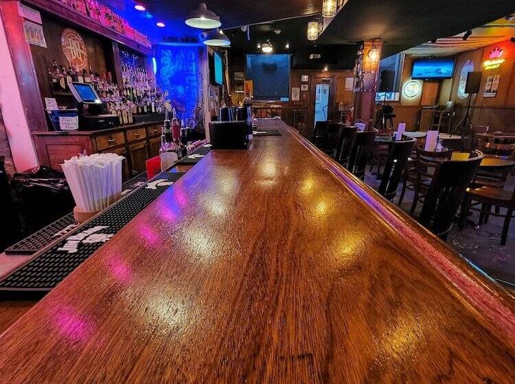 هتل Historic Iron Horse Inn   Deadwood