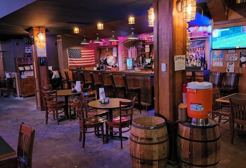 هتل Historic Iron Horse Inn   Deadwood