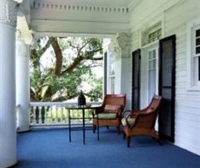 فندق Historic Michabelle Inn