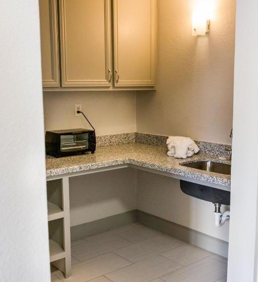 호텔 Merit Inn And Suites