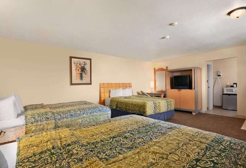 هتل Travelodge By Wyndham Clovis