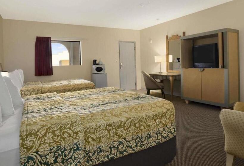 هتل Travelodge By Wyndham Clovis