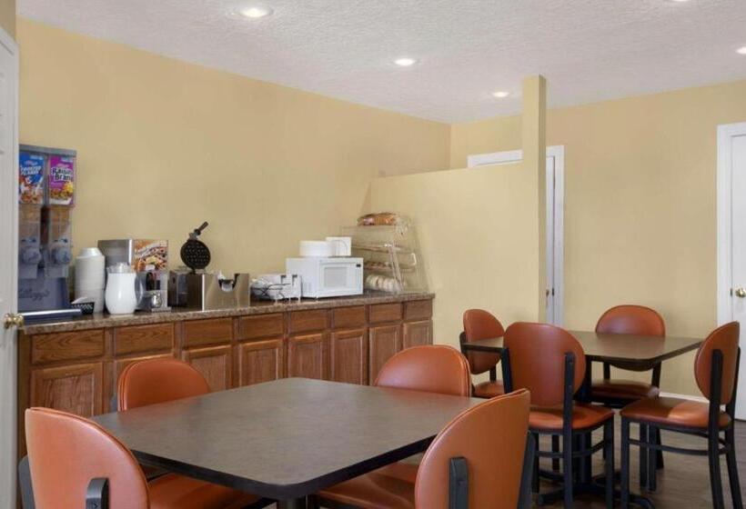 هتل Travelodge By Wyndham Clovis