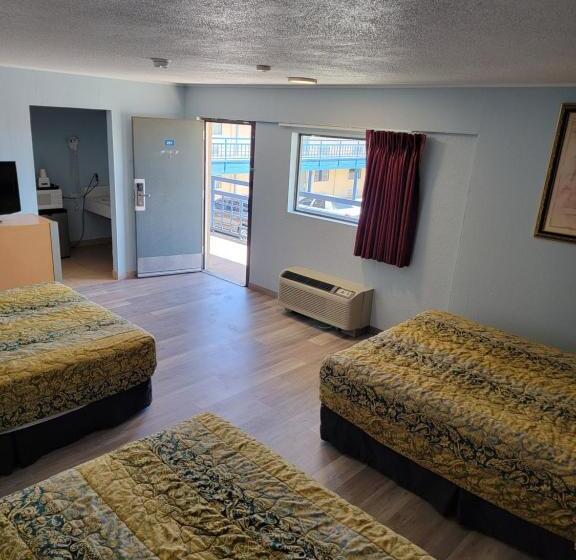 هتل Travelodge By Wyndham Clovis