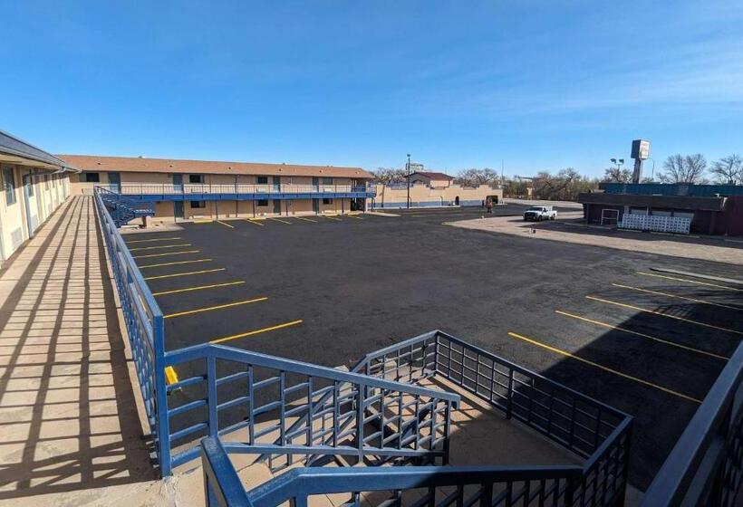 هتل Travelodge By Wyndham Clovis