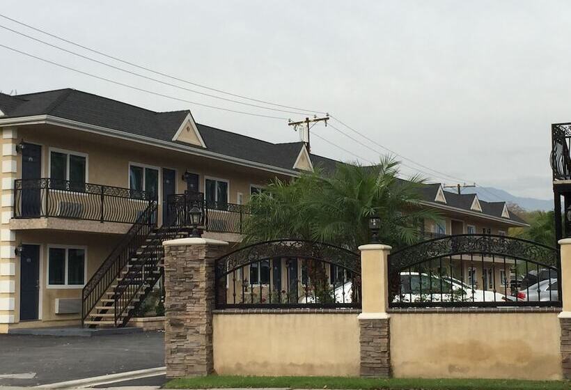 בית מלון כפרי Walnut Inn & Suites West Covina