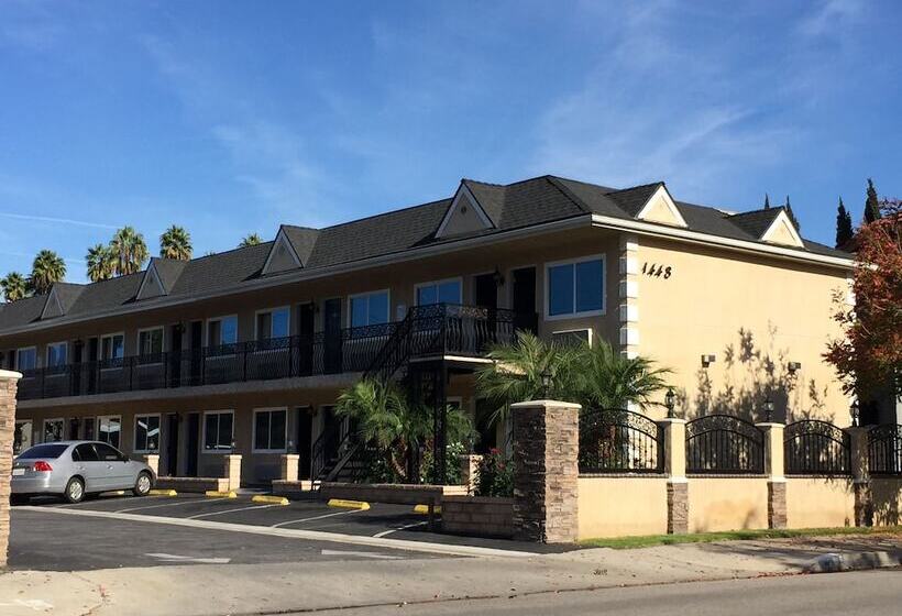 בית מלון כפרי Walnut Inn & Suites West Covina