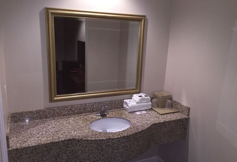 בית מלון כפרי Walnut Inn & Suites West Covina