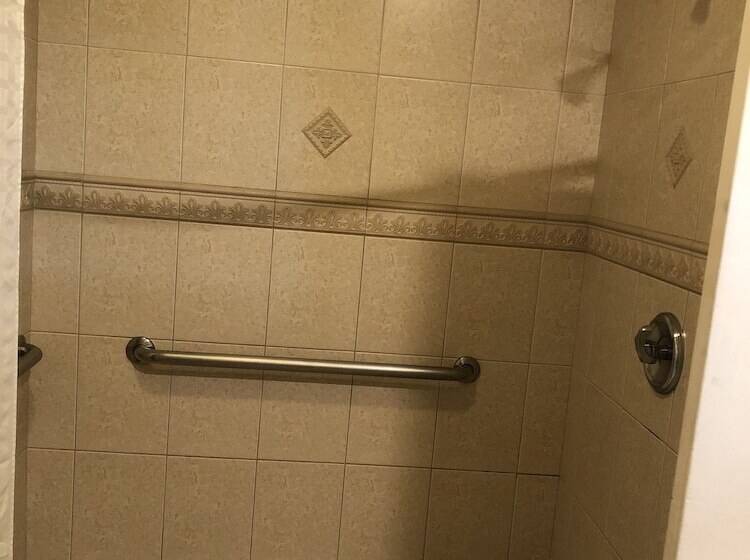 בית מלון כפרי Walnut Inn & Suites West Covina