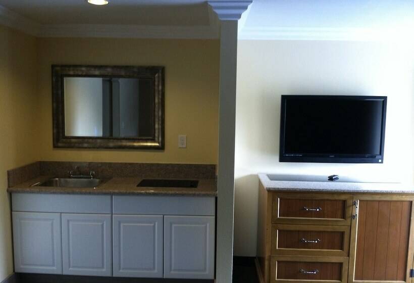 בית מלון כפרי Walnut Inn & Suites West Covina