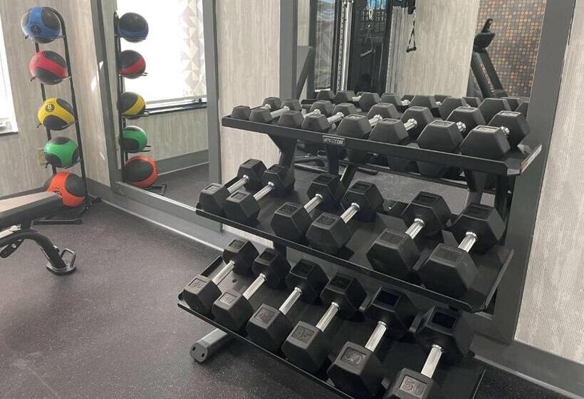 Отель La Quinta Inn & Suites By Wyndham Tulsa Midtown