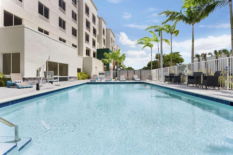 هتل Hampton Inn & Suites Miami Kendall