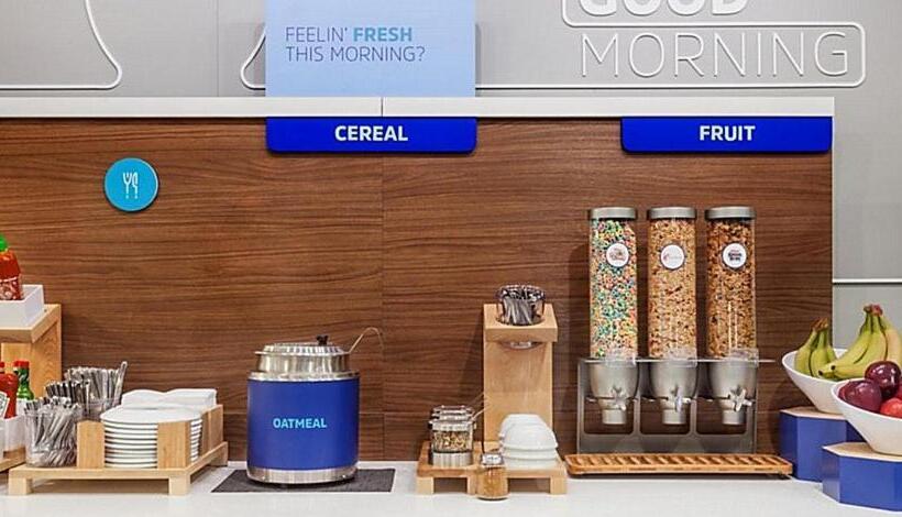 בית מלון כפרי Holiday Inn Express & Suites Palm Desert   Millennium, An Ihg