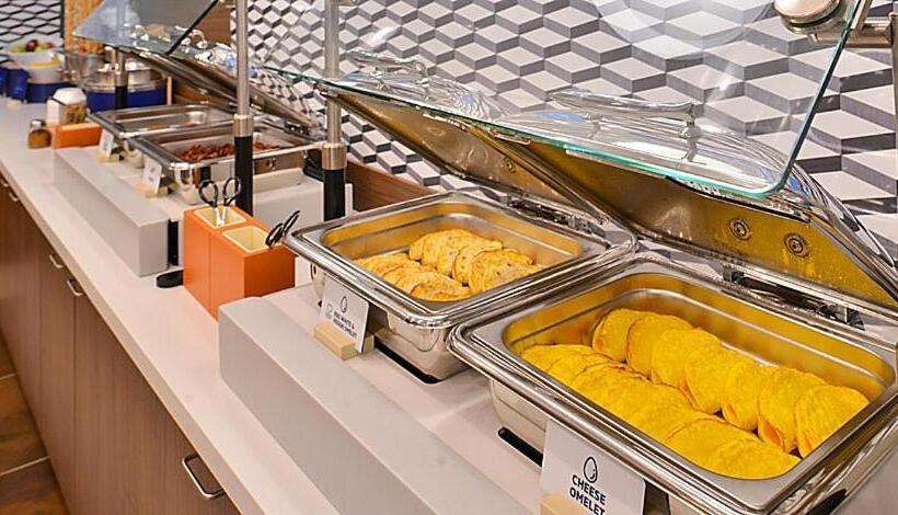 בית מלון כפרי Holiday Inn Express & Suites Palm Desert   Millennium, An Ihg