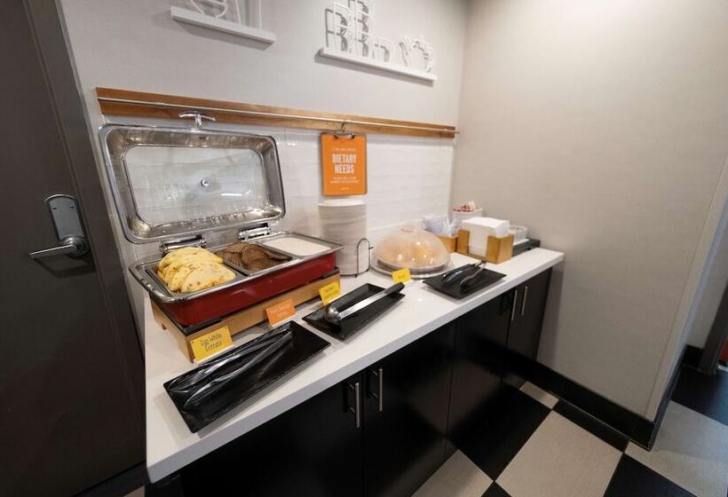 Hampton Inn & Suites Dupont