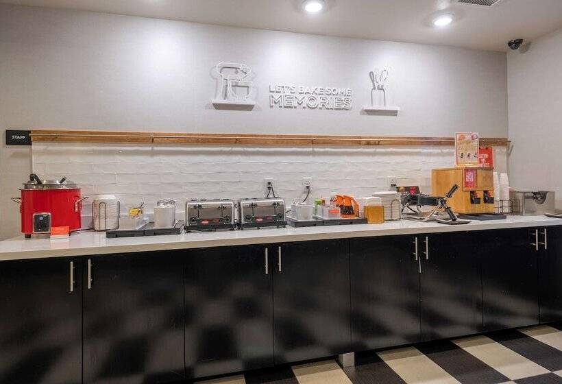 Hampton Inn & Suites Dupont