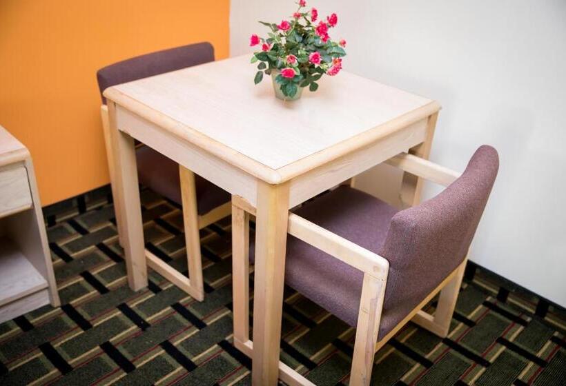 فندق Econo Lodge