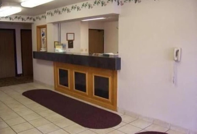 Отель Budget Host Inn & Suites North Branch