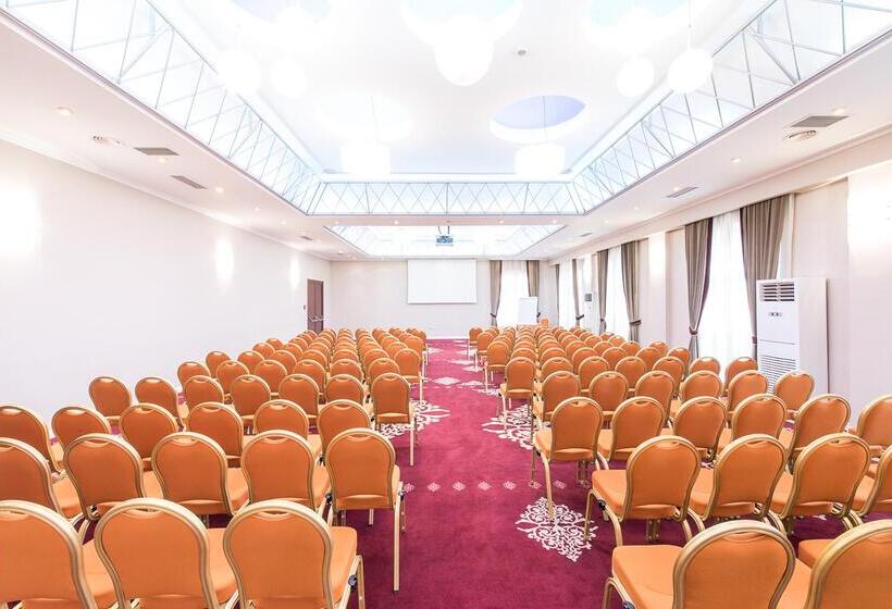 هتل Caro Horoscop