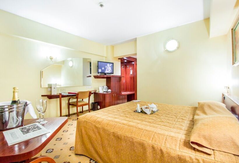 هتل Caro Horoscop