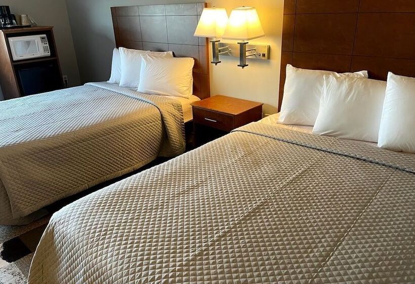 هتل Commodore Perry Inn And Suites