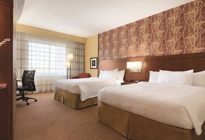 ホテル Courtyard By Marriott Salisbury