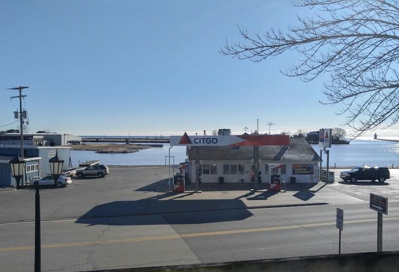 فندق Harbor Lights Lodge