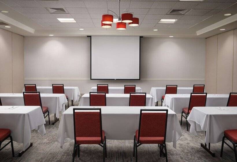 هتل Hilton Garden Inn Ann Arbor