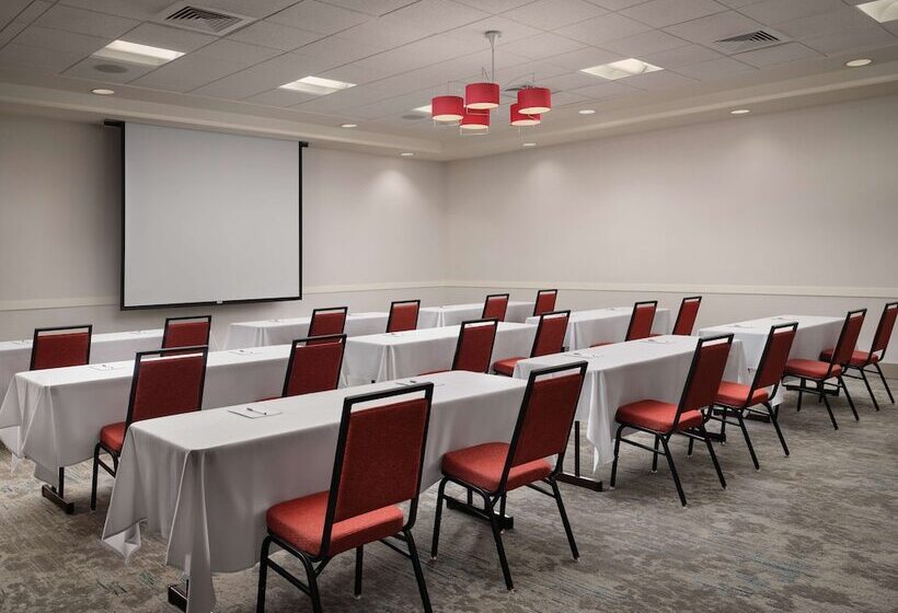 هتل Hilton Garden Inn Ann Arbor