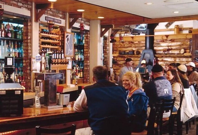 هتل The Inn At Snowshoe