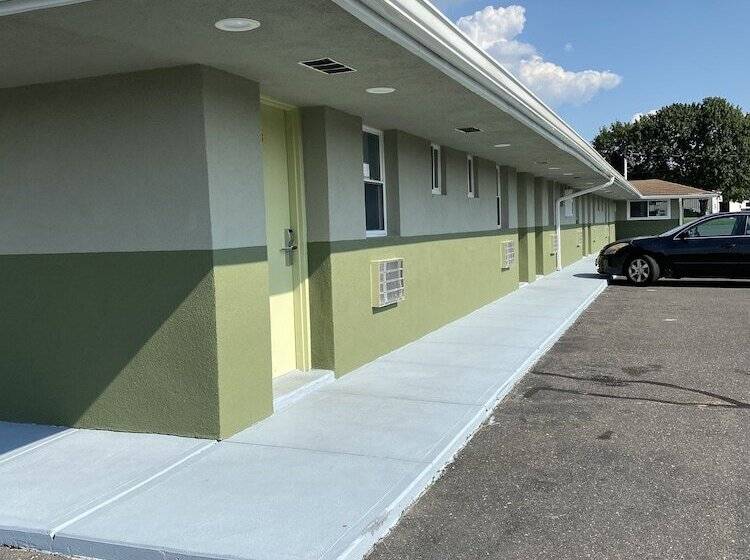 בית מלון כפרי Red Carpet Inn & Suites Wrightstown