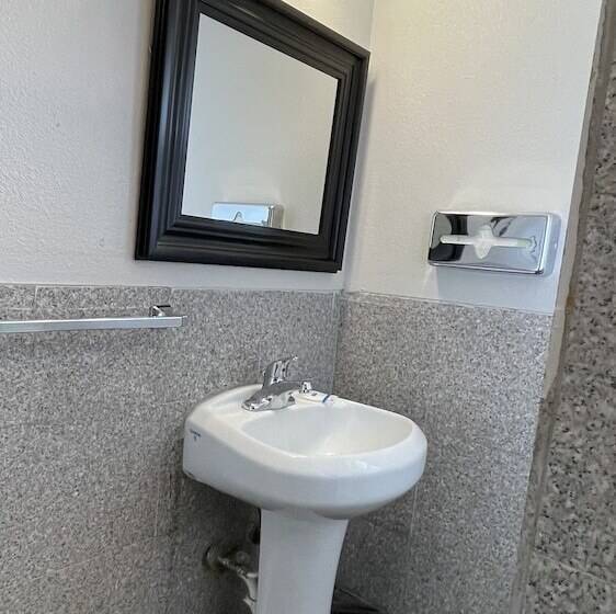 בית מלון כפרי Rodeway Inn