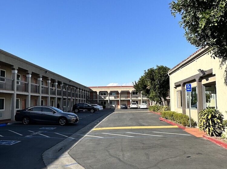 Отель Rodeway Inn South Gate  Los Angeles South