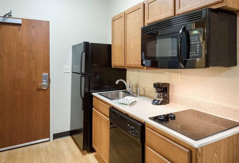 هتل Suburban Studios Morgantown