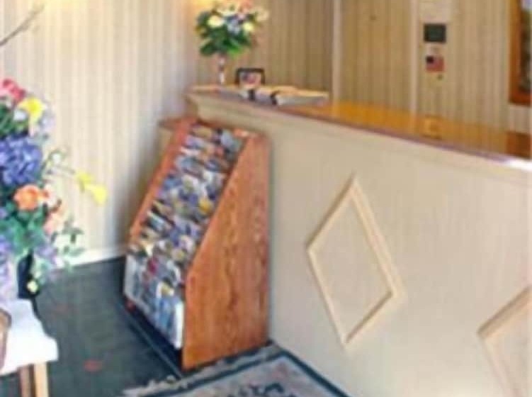 모텔 Cloverdale Oaks Inn