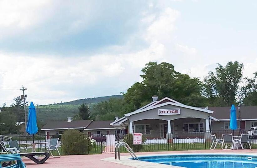 فندق على الطريق Gorham Motor Inn