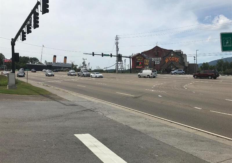 מוטל Smoky View Inn