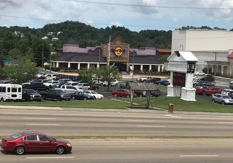 מוטל Smoky View Inn