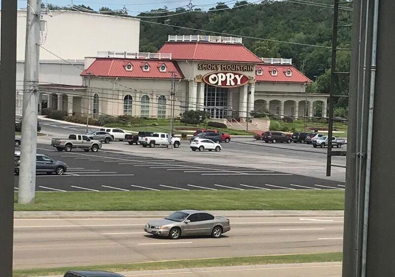 מוטל Smoky View Inn