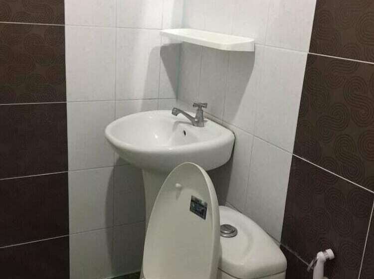 Отель Dhanakarn D4
