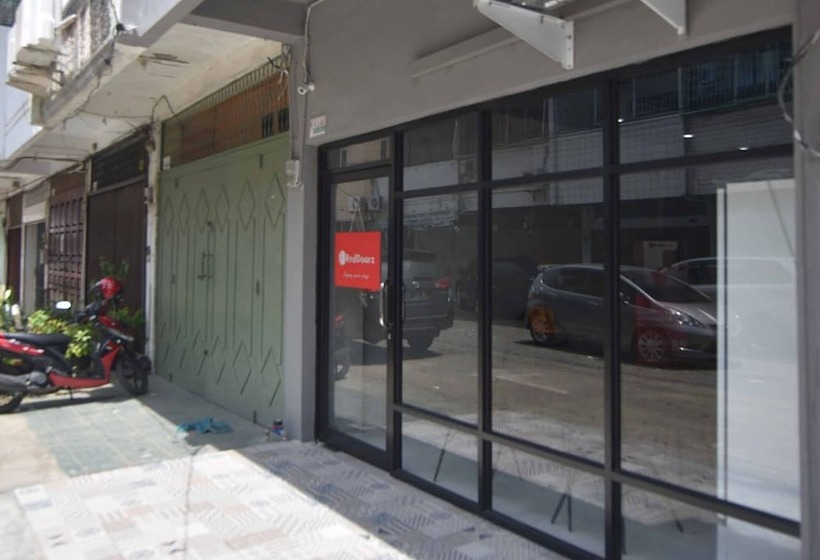 هتل Reddoorz Hostel Syariah @ Peunayong Banda Aceh