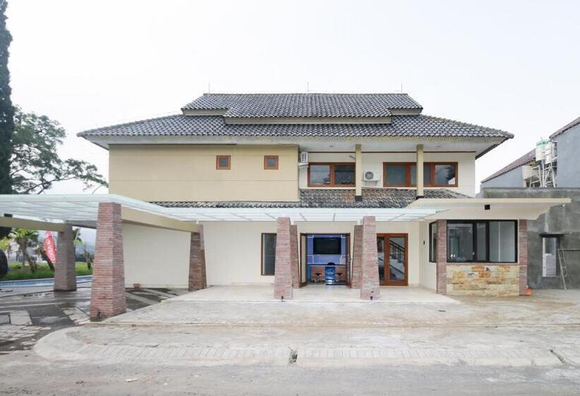 هتل Reddoorz Plus @ Panorama Villas Batu