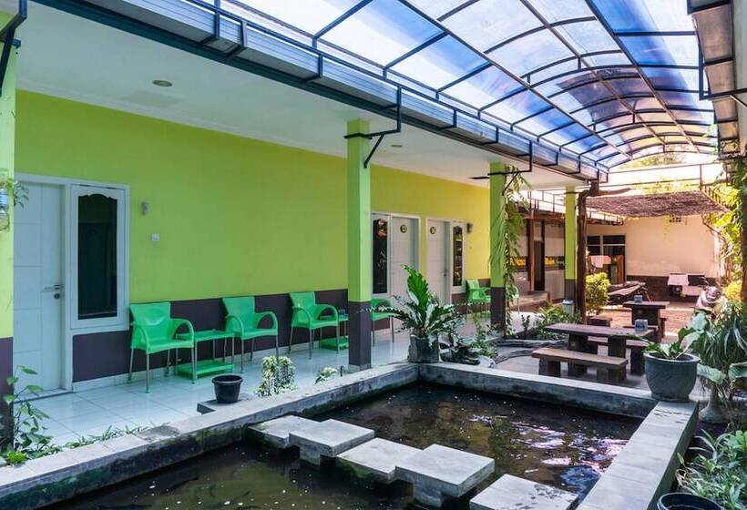 هتل Reddoorz @ Mt Haryono Street Waingapu