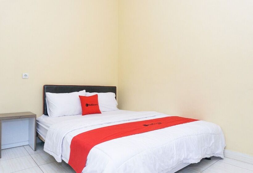 هتل Reddoorz @ Mt Haryono Street Waingapu