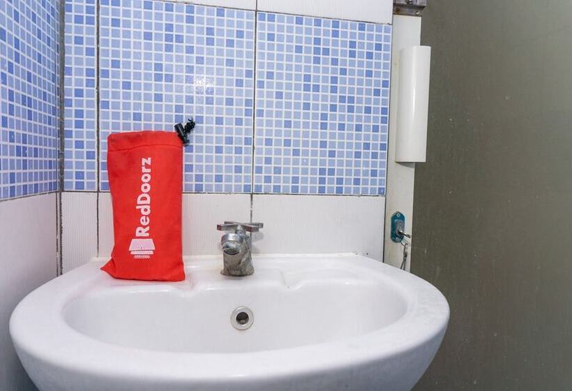 هتل Reddoorz @ Mt Haryono Street Waingapu