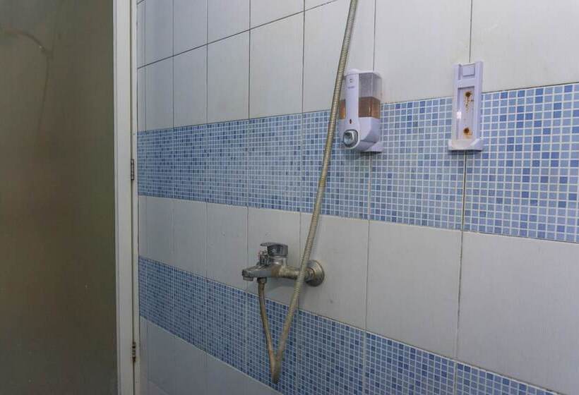 هتل Reddoorz @ Mt Haryono Street Waingapu