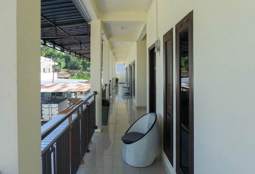 هتل Reddoorz Syariah Near Sultan Muhammad Kaharuddin Airport