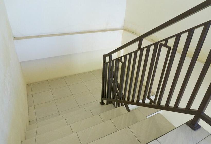 هتل Reddoorz Syariah Near Sultan Muhammad Kaharuddin Airport